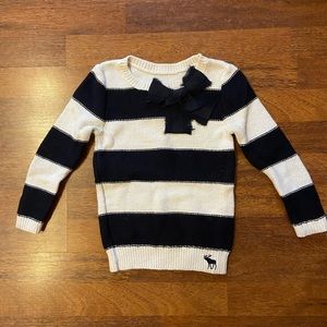 💕 Adorable bow sweater